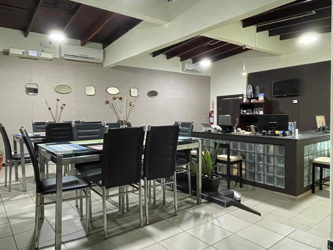 Hostal El Prado Panama City Exterior photo